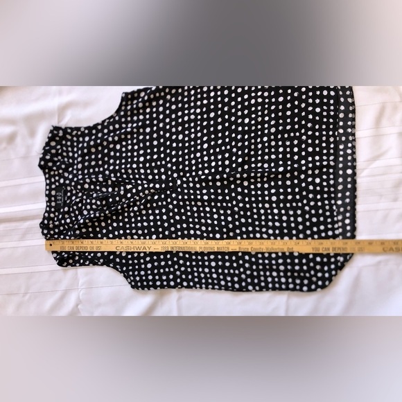 Sleeveless Black and White Polka Dot Top - Picture 8 of 9